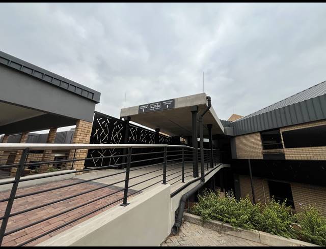 118M² OFFICE TO LET IN SUNNYROCK